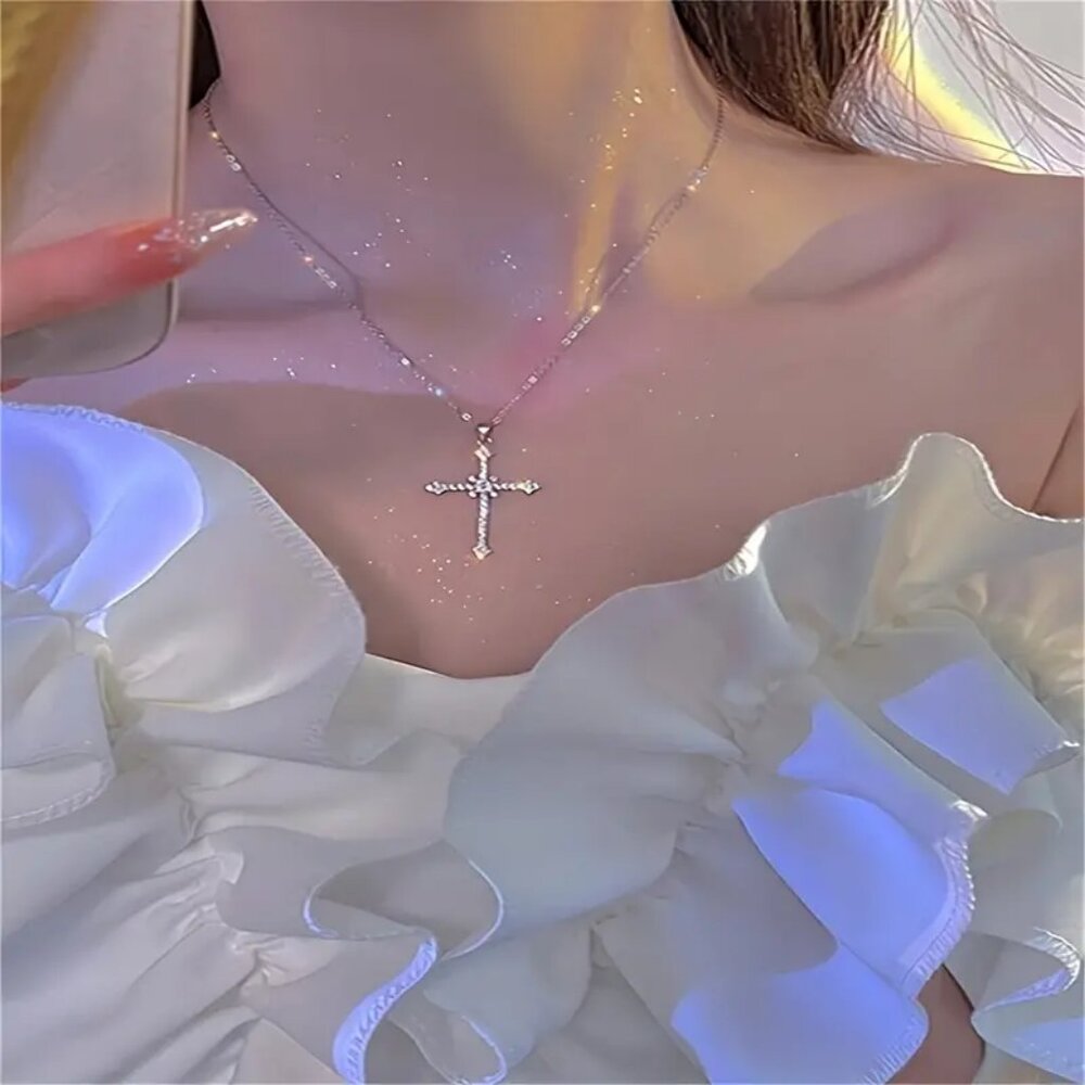 1pc Minimalist Rhinestone Decor Cross Pendant Necklace For Women